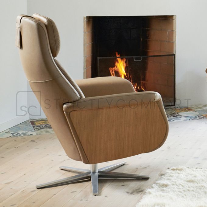 Stressless Sam Recliner with Sirius Base and Timber Panels