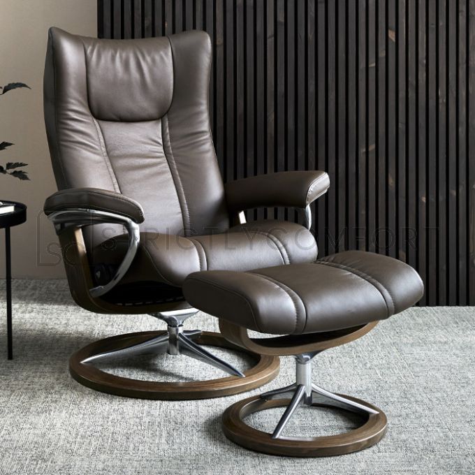 Stressless Wing Recliner Chair with Signature Base 